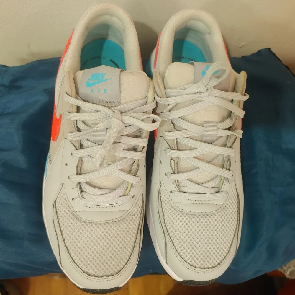 Nike Air Max Sneakers Women's - Picture 6 of 14